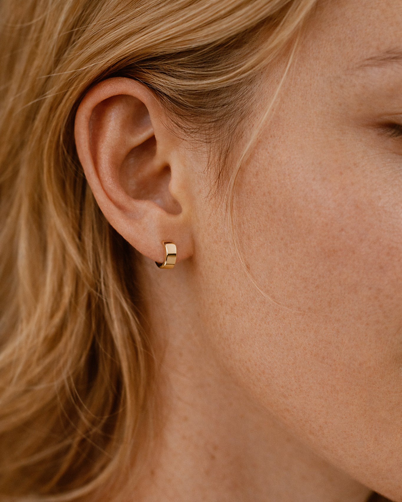 Mini Chunky Huggie Hoops in Gold — alternate view