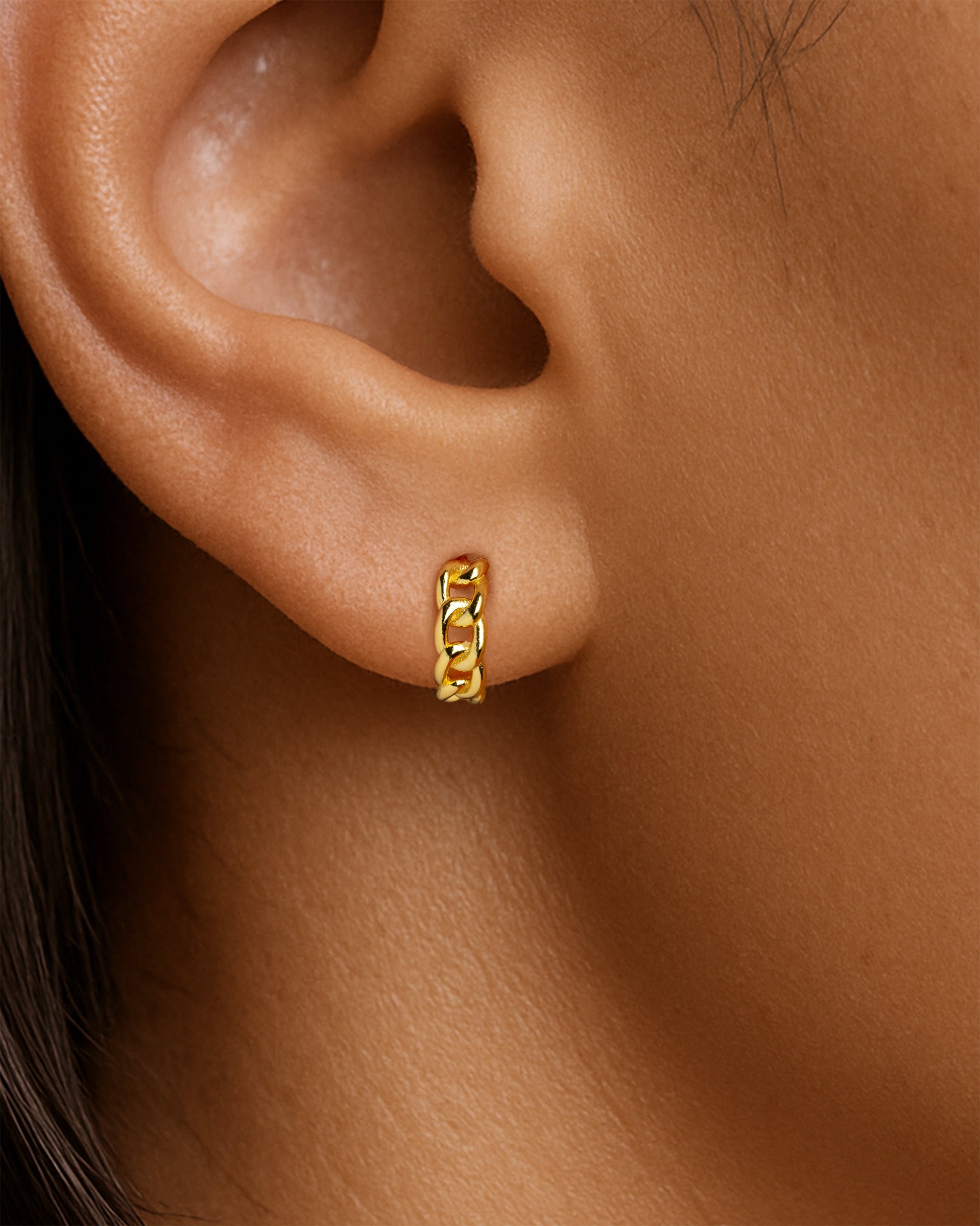 Chain Huggie Hoops in Gold — alternate view