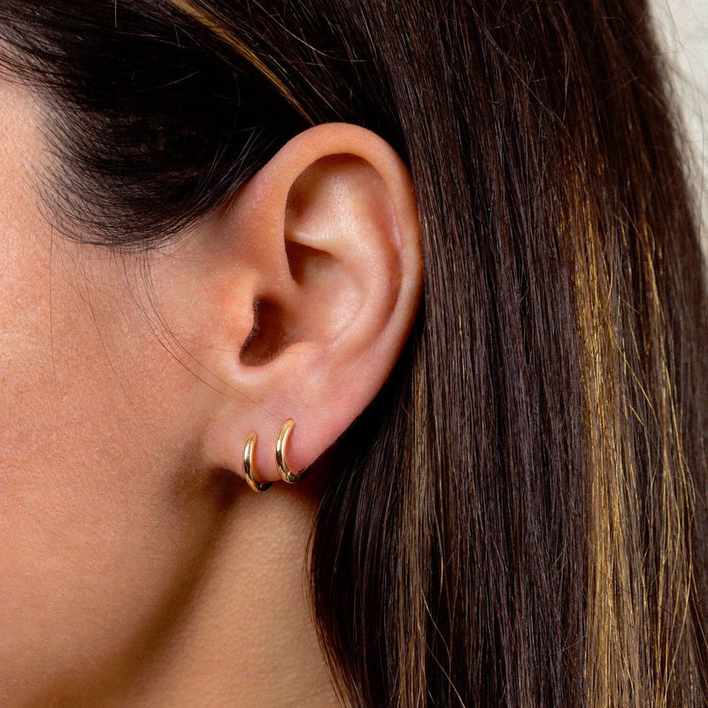 classic huggie hoops #Color_Gold